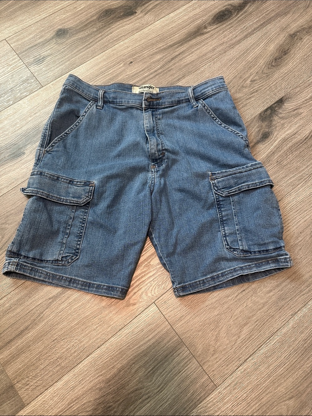 Wrangler Denim Cargo Shorts in Medium Blue